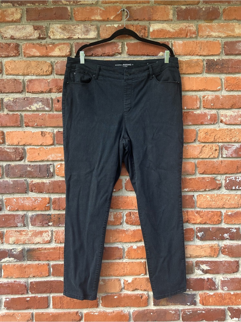 Chico’s Faded Black Pull-On Jeggings Size 3/16 Slim Leg Stretch